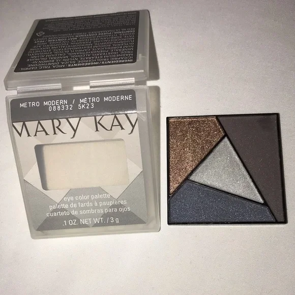 💥VERY RARE💥 NIB Mary Kay METRO MODERN eye color Quad Pallet - Picture 2 of 3